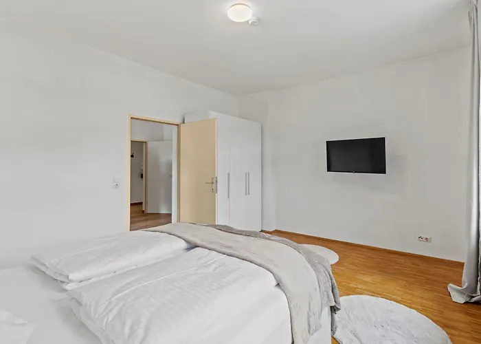 Farawayhomes Leoben #k7 *