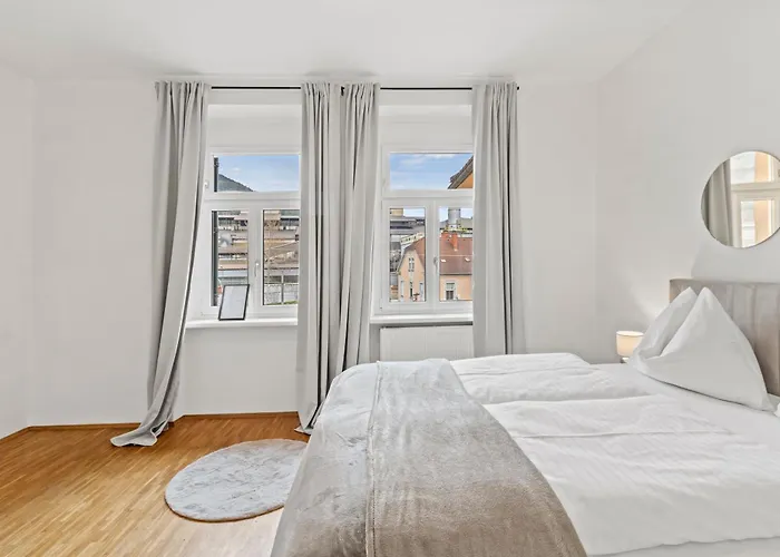 Farawayhomes Leoben #k7 *